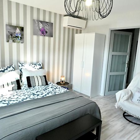 Bed and Breakfast Les Nympheas 52 Orges Экстерьер фото